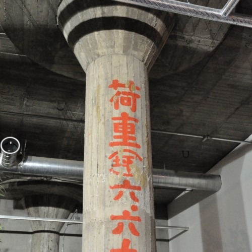 横浜トリエンナーレ 郵船ビル会場の柱