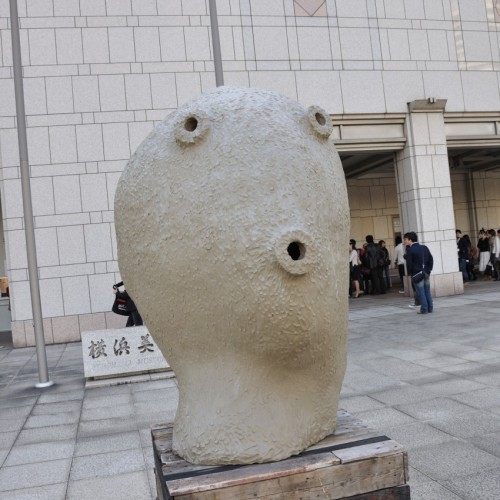 横浜トリエンナーレ ウーゴ・ロンディノーネによる彫刻
