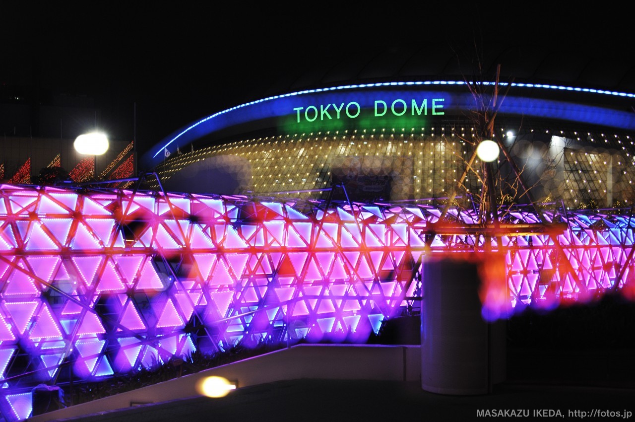 東京ドームシティのウインターイルミネーション2015　光のトンネルTOKYO DOME