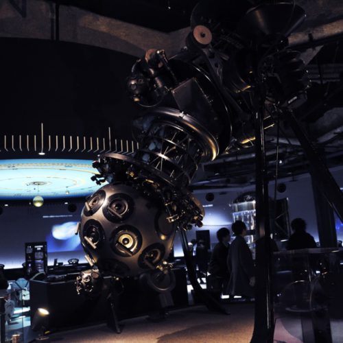 名古屋市科学館：天文館：宇宙のすがた：ZWISSのプラネタリム投影機